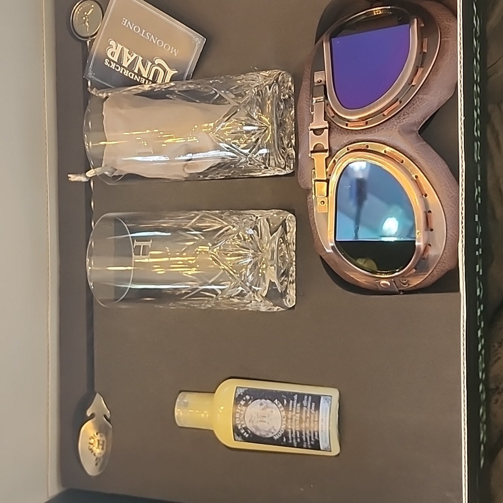 Hendricks moonbathing kit - Picture 4 of 8
